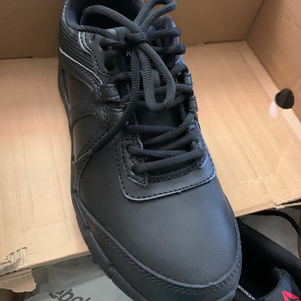 Reebok - Picture 3 of 5